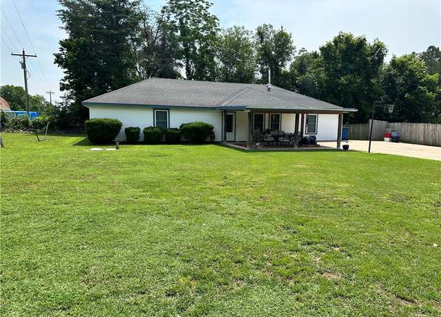 Property at 20796 Dawn Hill East Rd, Gentry, AR 72734, 3 beds, 2 baths