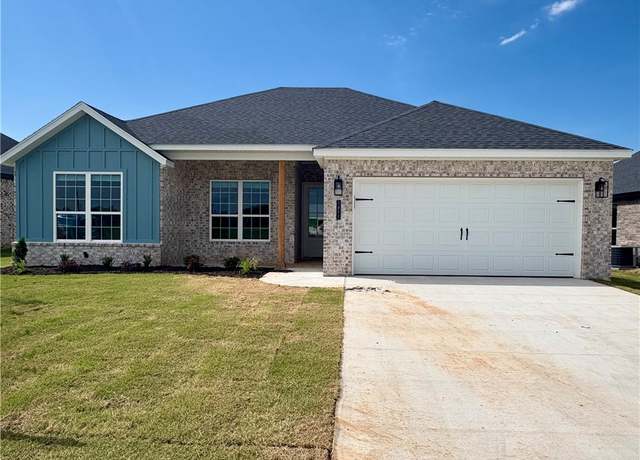 Property at 1811 Bugg St, Pea Ridge, AR 72751, 4 beds, 2 baths