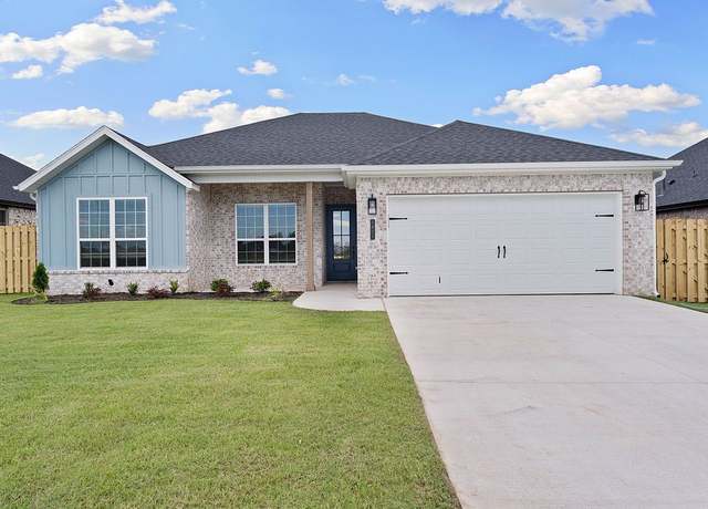 Property at 1811 Bugg St, Pea Ridge, AR 72751, 4 beds, 2 baths