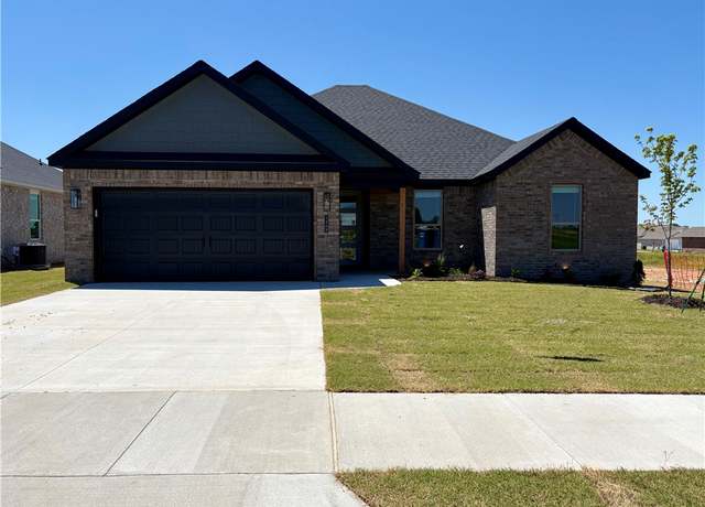 Property at 1809 Bugg St, Pea Ridge, AR 72751, 4 beds, 2 baths