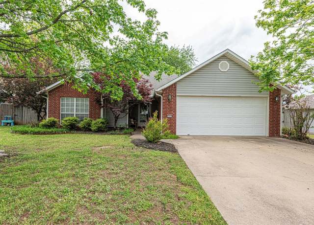 Property at 1527 N Genoa Ave, Fayetteville, AR 72704, 3 beds, 2 baths