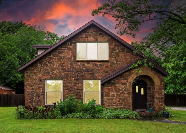 Property at 302 Graham St, Prairie Grove, AR 72753, 3 beds, 2.5 baths