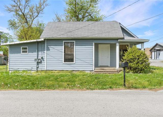 Property at 514 S Broadway St, Siloam Springs, AR 72761, 3 beds, 1 bath