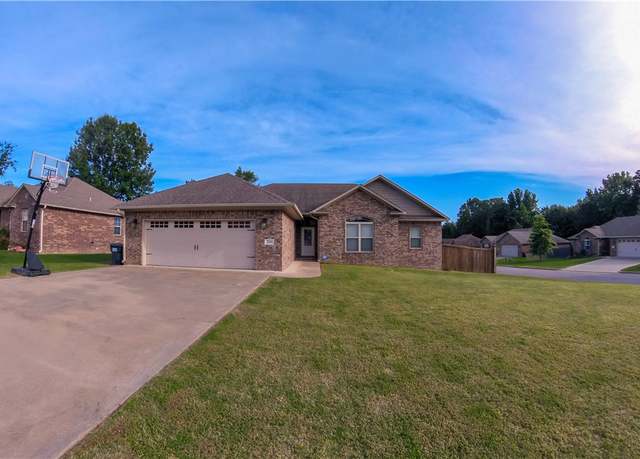Property at 200 Redwood, Russellville, AR 72802, 4 beds, 2 baths