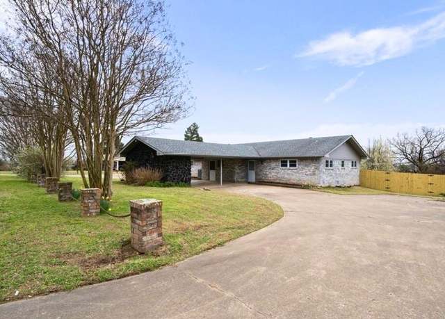 Property at 1100 Murta St, Van Buren, AR 72956, 3 beds, 2 baths