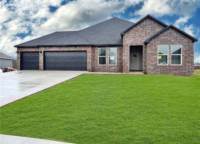 Property at 1041 Vista Ave, Prairie Grove, AR 72753, 4 beds, 2 baths