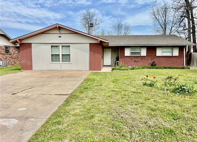 Property at 1303 Rolling Oaks Dr, Rogers, AR 72756, 3 beds, 2 baths