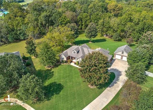 Property at 4 Dayne Ln, Bentonville, AR 72712, 6 beds, 4 baths