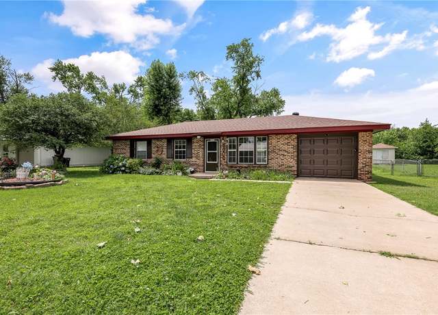 Property at 2000 W Wood St, Rogers, AR 72756, 3 beds, 1.5 baths