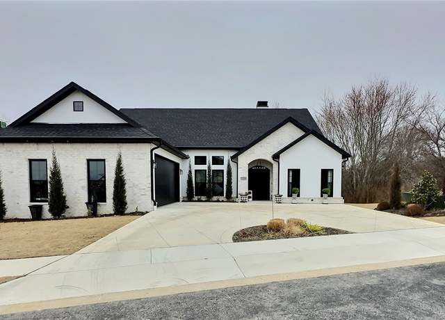 Property at 5214 Cordell Way, Fayetteville, AR 72704, 5 beds, 4.5 baths