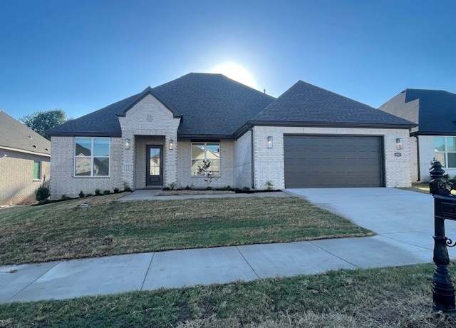 Property at 4947 N Delta Dr, Fayetteville, AR 72764, 4 beds, 3 baths