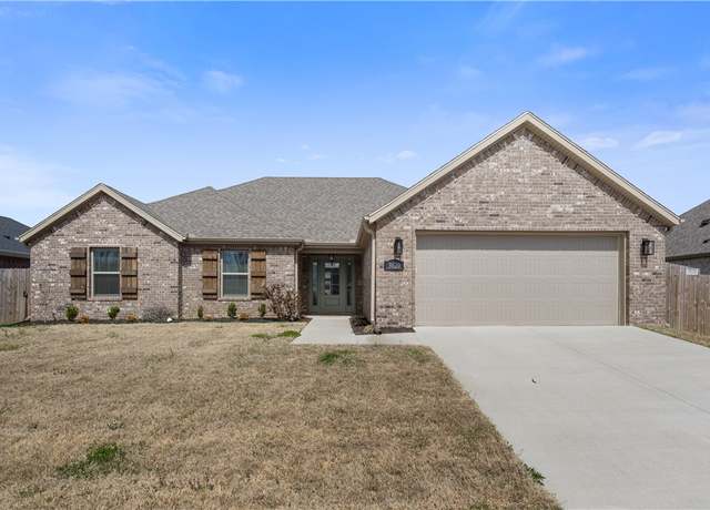 Property at 3020 E Coolridge St, Fayetteville, AR 72701, 3 beds, 2 baths