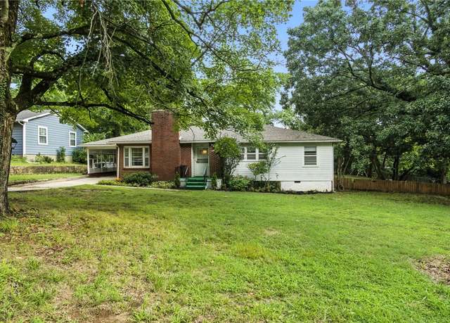 Property at 305 E North St, Fayetteville, AR 72701, 3 beds, 2 baths