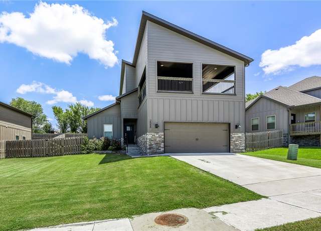 Property at 2588 N Justin Dr, Fayetteville, AR 72704, 3 beds, 2.5 baths