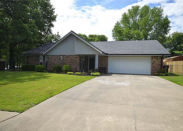 Property at 3001 Mcdonald Ave, Springdale, AR 72762, 3 beds, 2 baths