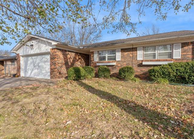 Property at 313 Rodric Cir, Siloam Springs, AR 72761, 3 beds, 2 baths