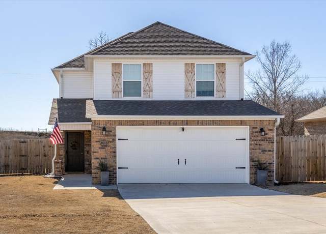 Property at 2013 Misti Woods St, Gentry, AR 72734, 3 beds, 2.5 baths
