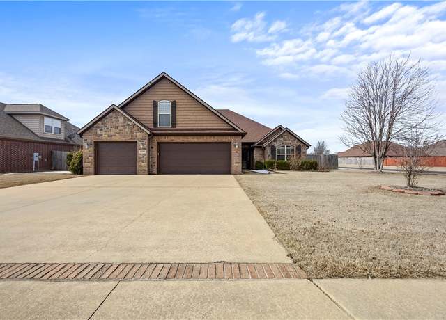 Property at 4000 SW Hollowbrook St, Bentonville, AR 72713, 4 beds, 3 baths