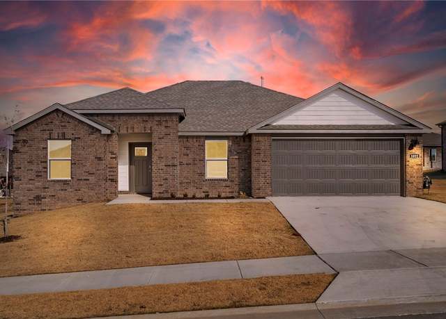 Property at 1022 Vista Ave, Prairie Grove, AR 72753, 3 beds, 2 baths