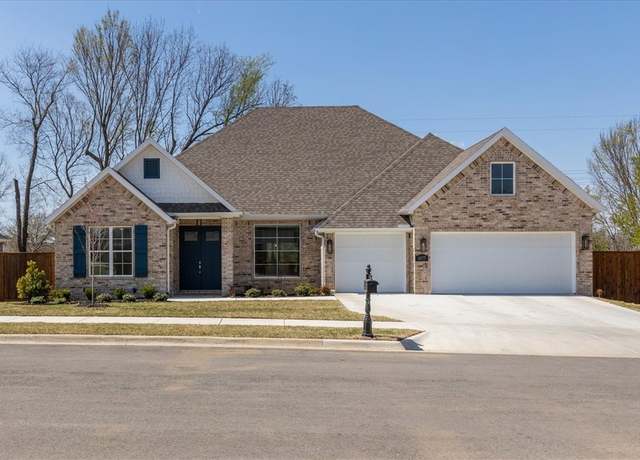Property at 4877 N Marshall Ave, Fayetteville, AR 72764, 3 beds, 2.5 baths