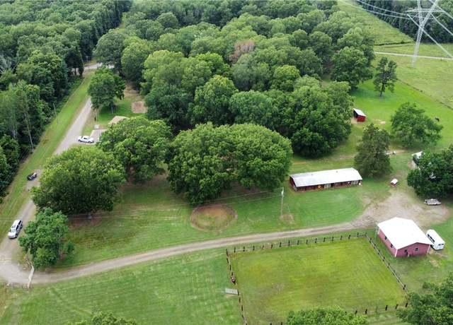 Property at 158 Hayden Ln, Russellville, AR 72802, 3 beds, 3 baths