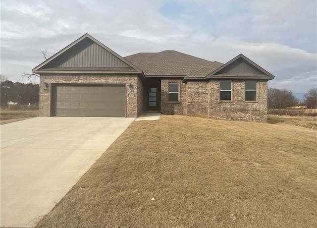 Property at 832 E Buchanan St, Prairie Grove, AR 72753, 3 beds, 2 baths