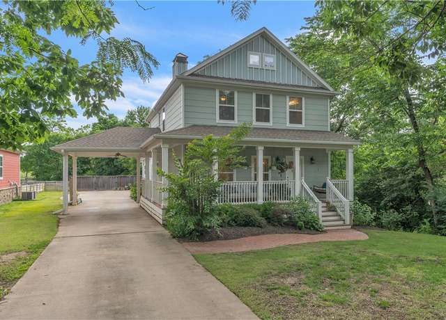 Property at 1895 N Winwood Dr, Fayetteville, AR 72703, 4 beds, 3.5 baths