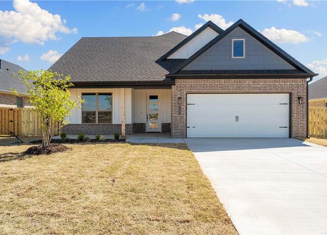 Property at 1903 Bugg St, Pea Ridge, AR 72751, 4 beds, 2.5 baths