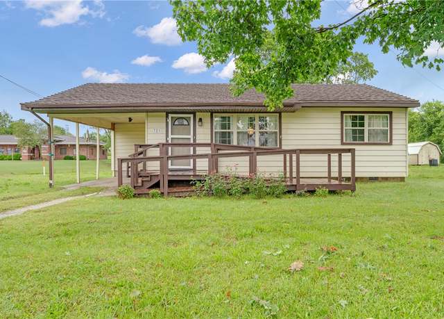 Property at 721 S Lincoln St, Siloam Springs, AR 72761, 3 beds, 1.5 baths