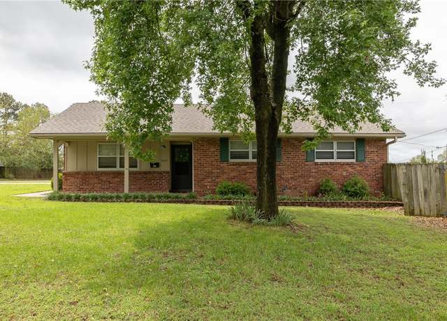 Property at 1603 Delaware Pl, Springdale, AR 72764, 3 beds, 2 baths