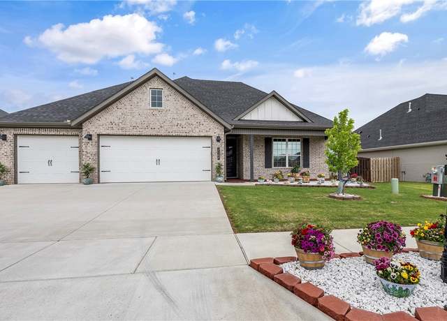 Property at 2109 Abbott Ln, Pea Ridge, AR 72751, 4 beds, 2.5 baths