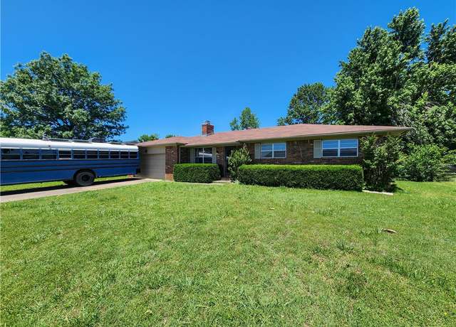 Property at 1401 W Callahan Dr, Rogers, AR 72758, 3 beds, 1.5 baths