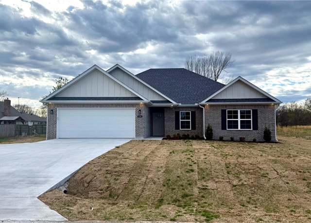 Property at 131 County Ave, Lincoln, AR 72744, 4 beds, 2 baths
