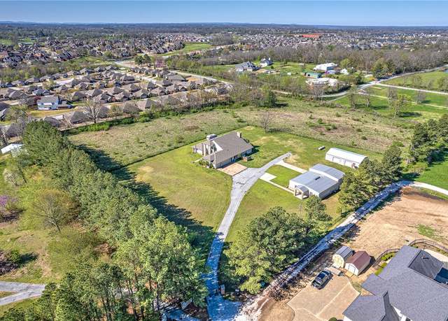 Property at 6098 S Pack Ln, Rogers, AR 72758, 3 beds, 2.5 baths