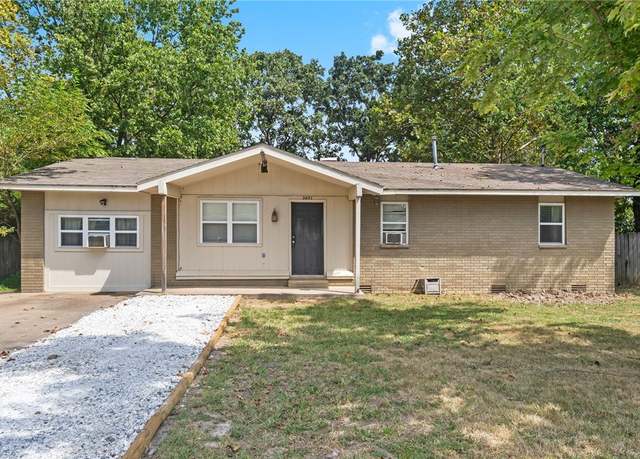 Property at 2401 SE 9th St, Bentonville, AR 72712, 4 beds, 2.5 baths
