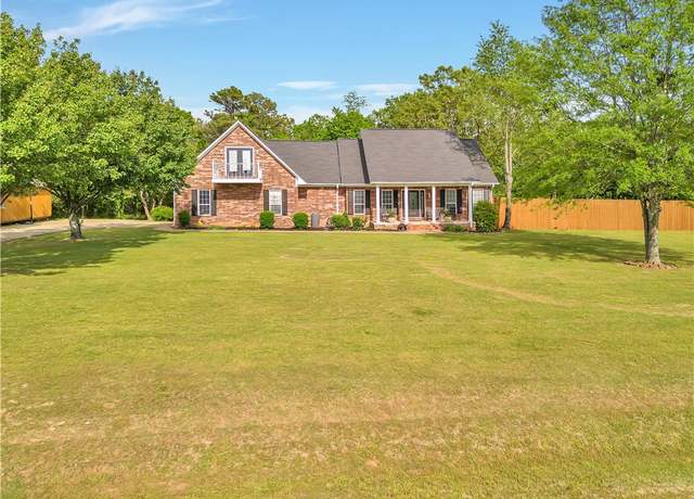 Property at 910 Page Rd, Russellville, AR 72802, 5 beds, 4 baths