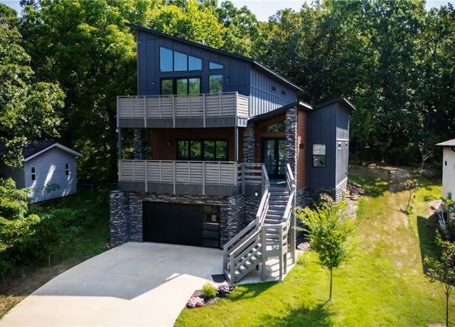 Property at 1038 N Lakeside Dr, Fayetteville, AR 72701, 4 beds, 3.5 baths