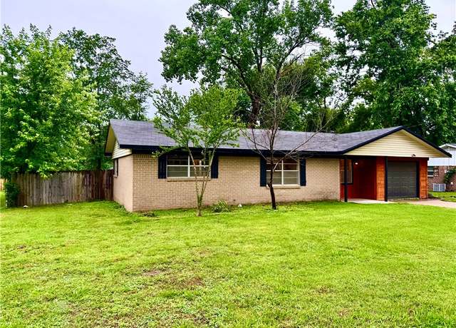 Property at 1202 SE E St, Bentonville, AR 72712, 3 beds, 1 bath
