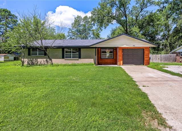 Property at 1202 SE E St, Bentonville, AR 72712, 3 beds, 1 bath