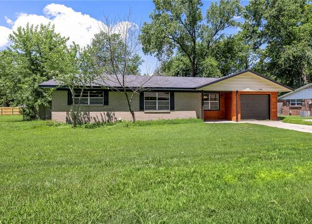 Property at 1202 SE E St, Bentonville, AR 72712, 3 beds, 1 bath