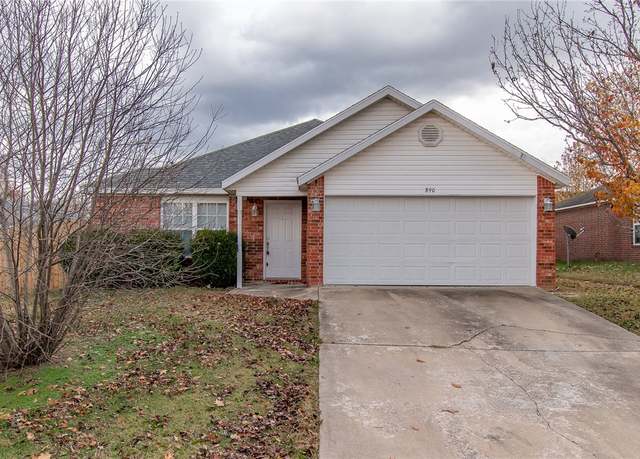 Property at 890 S Eastview Dr, Fayetteville, AR 72701, 3 beds, 2 baths