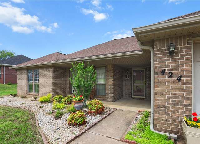 Property at 424 W Tanner Dr, Fayetteville, AR 72701, 4 beds, 2 baths