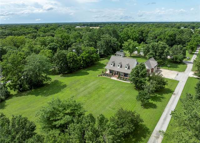 Property at 2 Conner Ln, Rogers, AR 72756, 5 beds, 4.5 baths