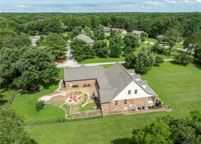 Property at 2 Conner Ln, Rogers, AR 72756, 5 beds, 4.5 baths