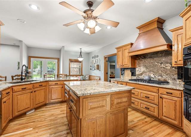 Property at 2 Conner Ln, Rogers, AR 72756, 5 beds, 4.5 baths