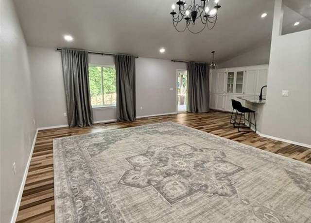 Property at 4 Hanworth Ln, Bella Vista, AR 72715, 2 beds, 2 baths
