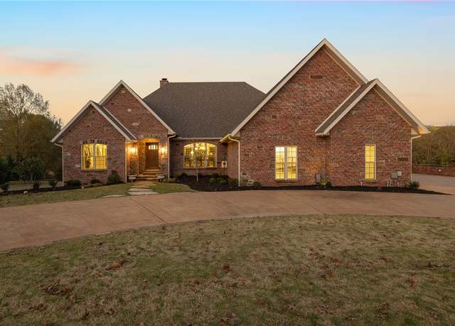 Property at 1420 Equestrian Way, Fayetteville, AR 72703, 4 beds, 4.5 baths