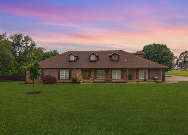 Property at 502 Oakwood St, Lowell, AR 72745, 4 beds, 4 baths