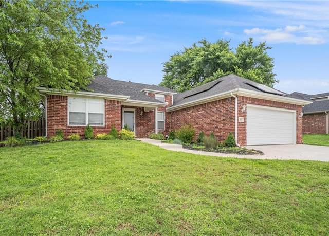 Property at 301 Halleck Coach Rd, Centerton, AR 72719, 3 beds, 2 baths
