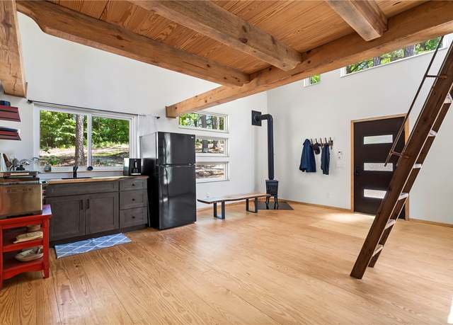 Property at 55 County Road 1081, Eureka Springs, AR 72632, 1 bed, 1 bath